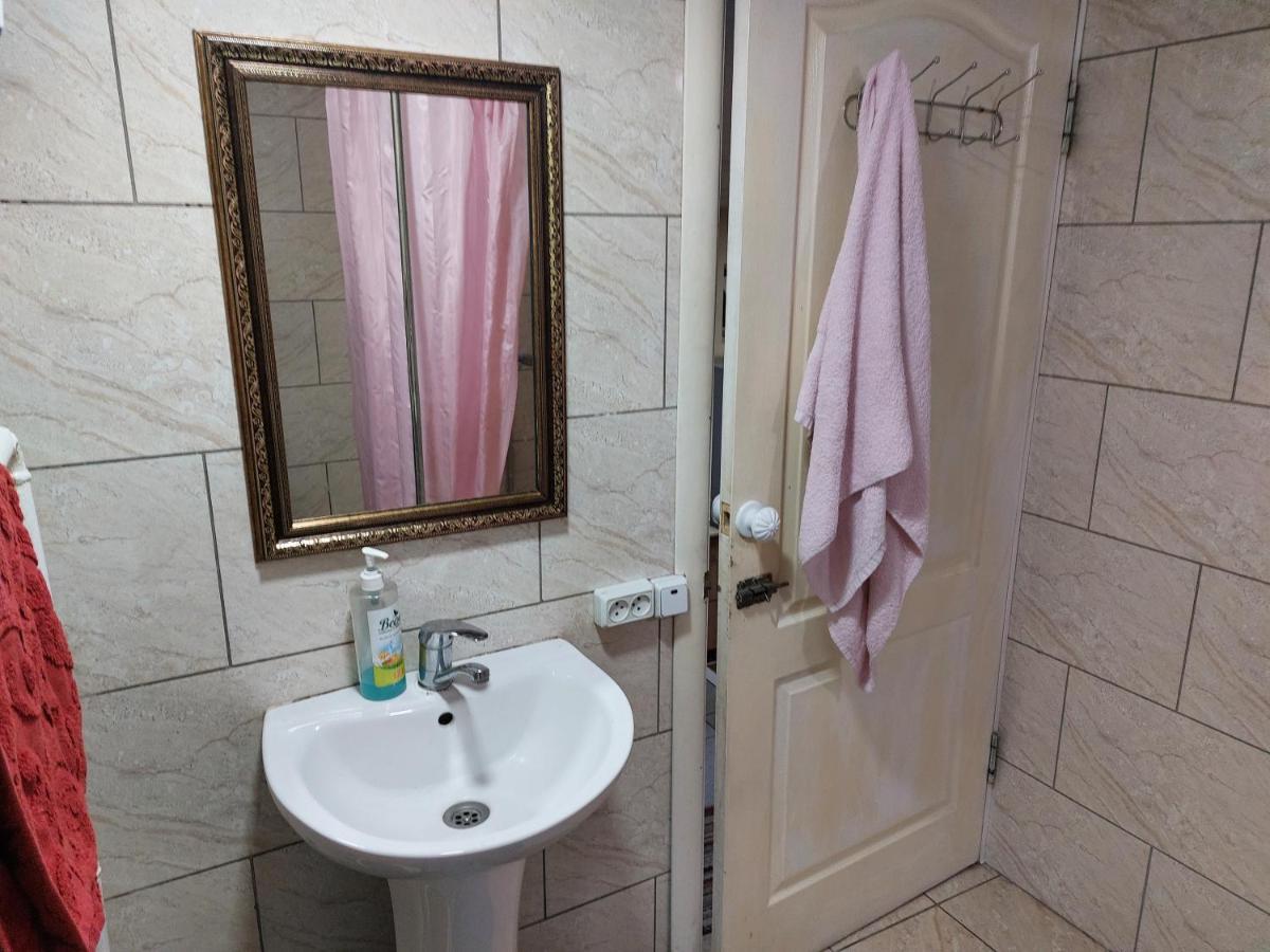 Konok Center Osh Hotel Bagian luar foto
