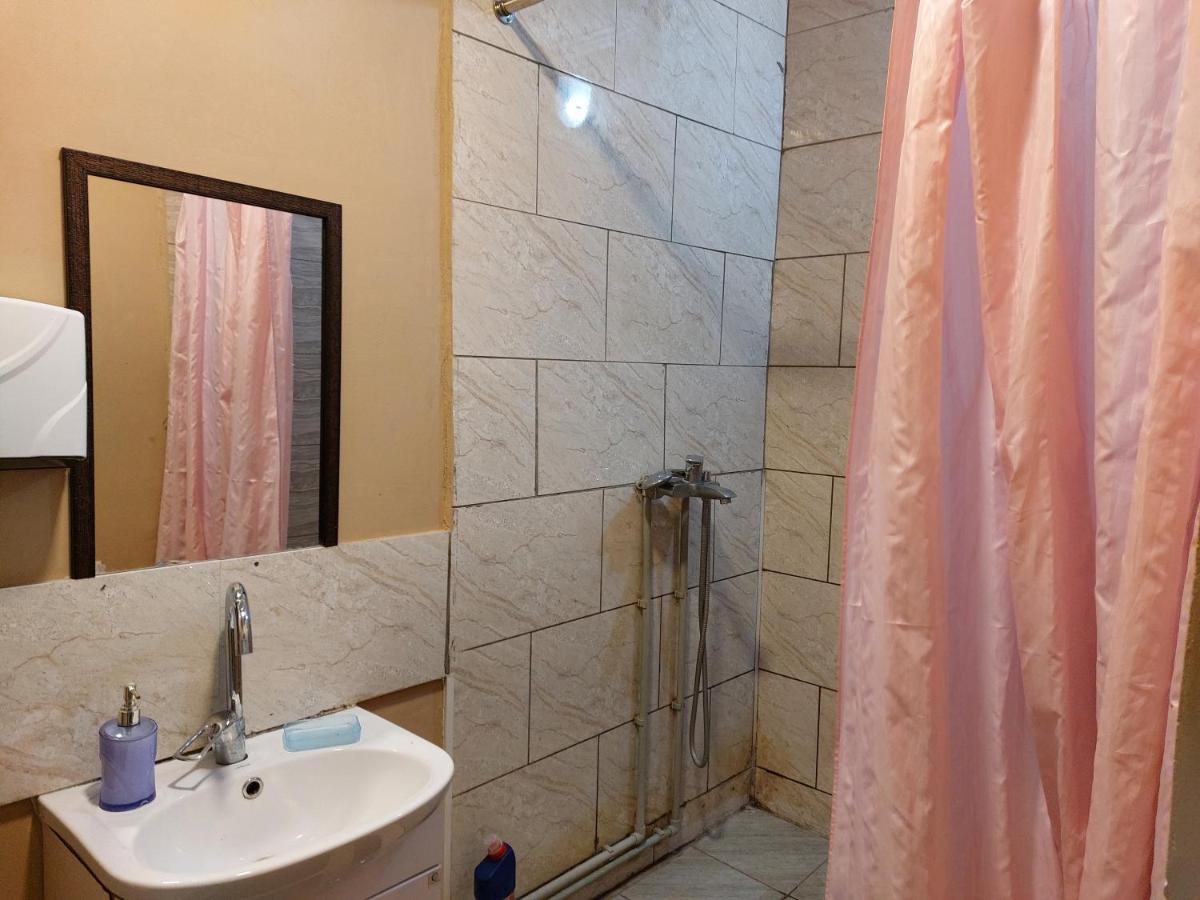 Konok Center Osh Hotel Bagian luar foto