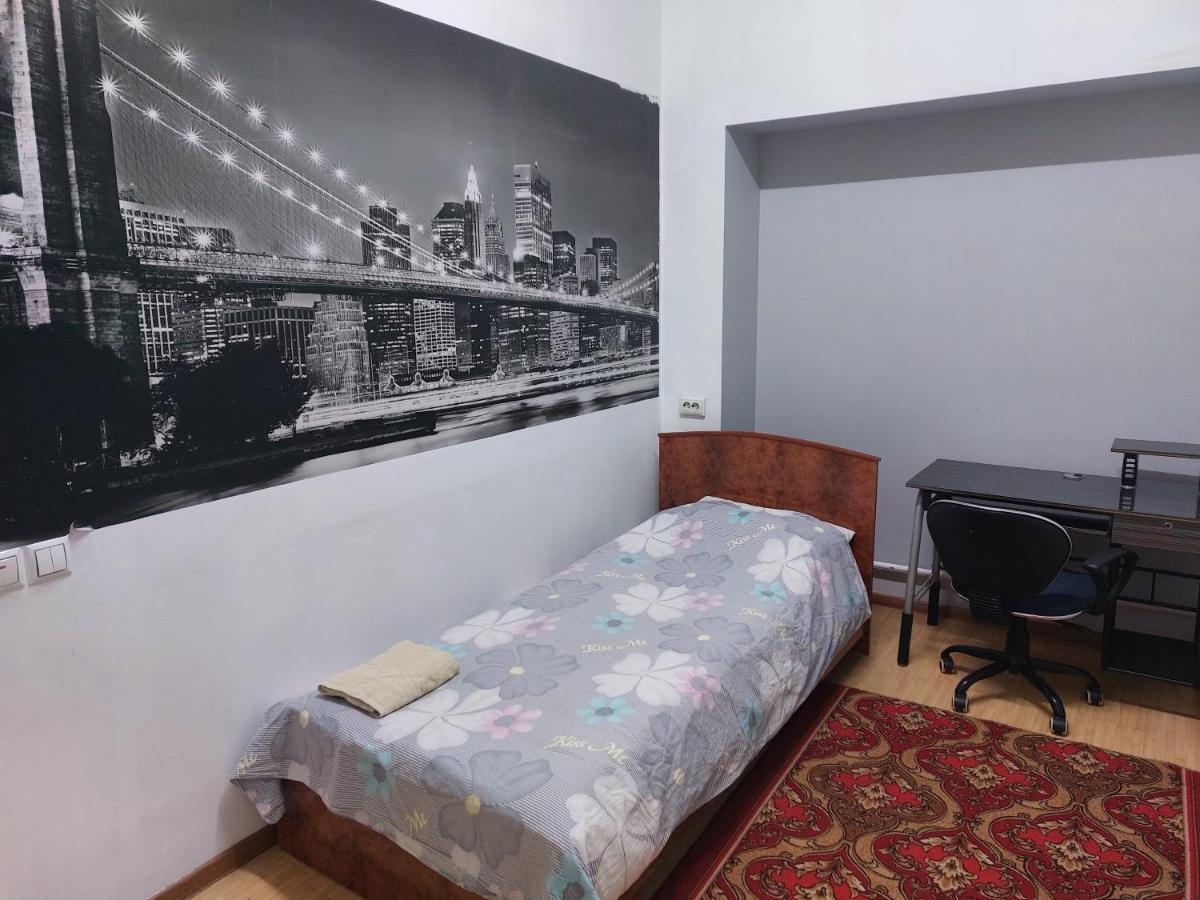 Konok Center Osh Hotel Bagian luar foto